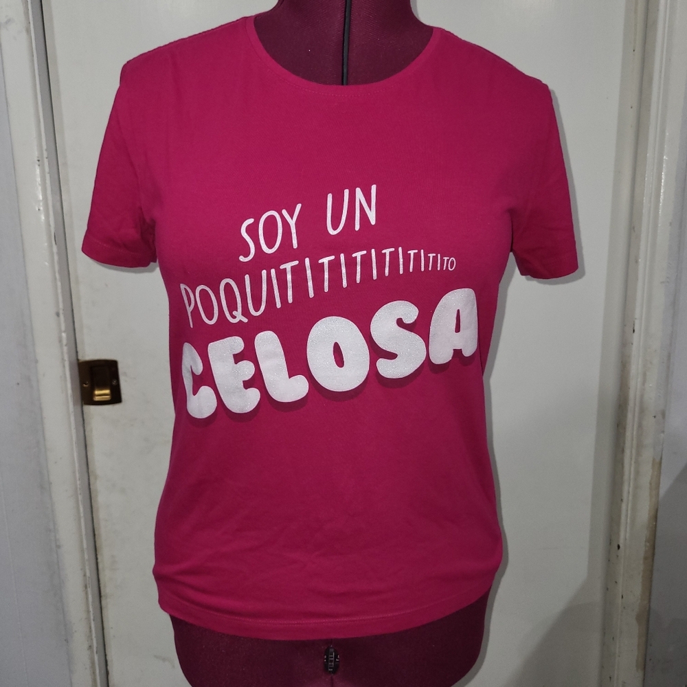 Cuidado con el Perro Women's T-shirt Size M "Soy Un Poquititito Celosa" Hot Pink